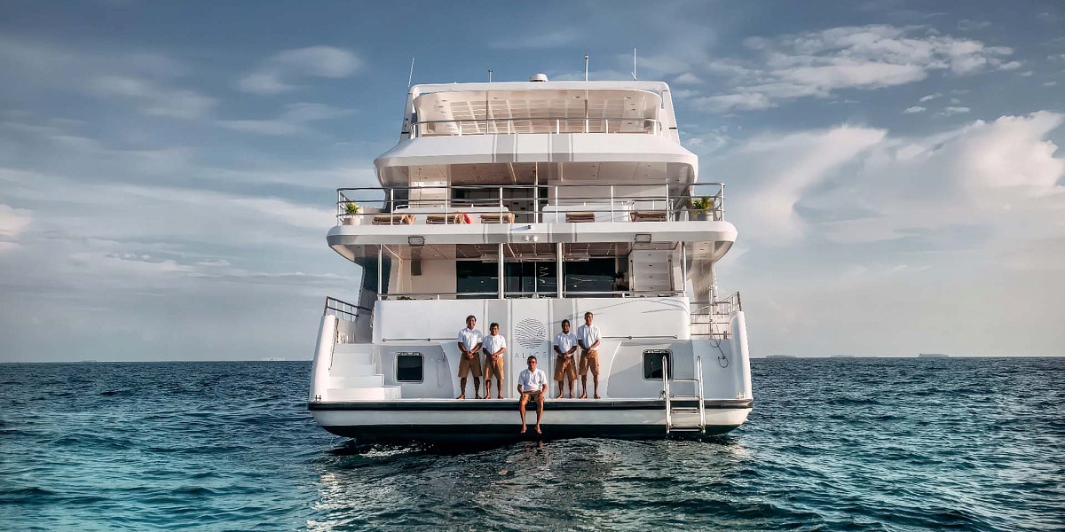 Аренда 31 метровой мега яхты Alice на Мальдивах - всё включено